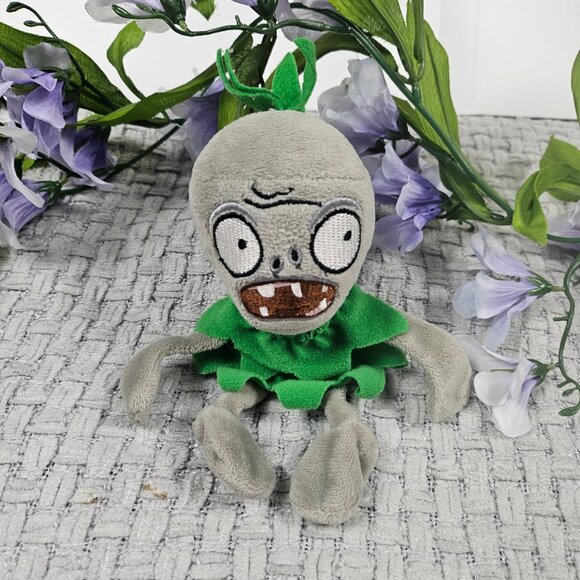 Plants vs Zombies Plush with Green Skirt - Picture 2 of 4